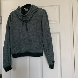 Nike Sportswear Essential Pullover Trainer